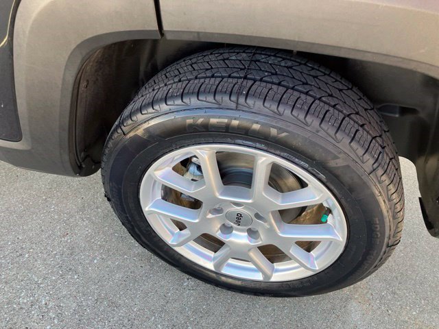 Used 2023 Jeep Renegade Latitude AWD/4WD image 25