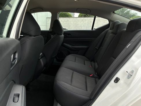 Used 2025 Nissan Altima 2.5 SV FWD image 11