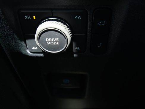 Used 2025 Ford Expedition Active image 25