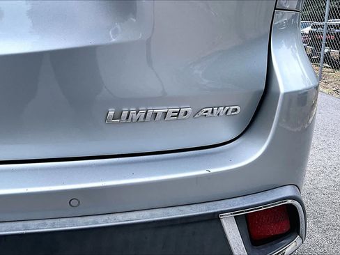 Used 2017 Toyota Highlander Limited Platinum AWD/4WD image 10