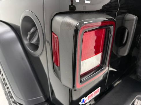 Used 2023 Jeep Wrangler Sport AWD/4WD image 35