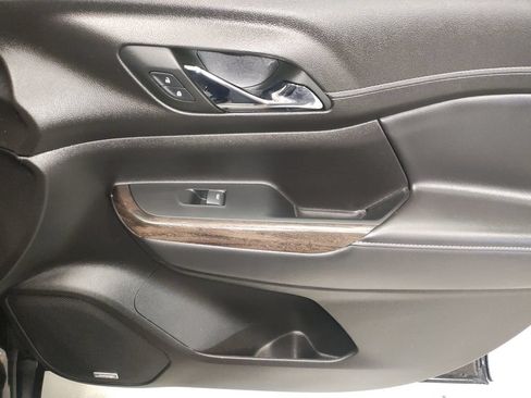 Used 2023 GMC Acadia Denali w/ Denali Technology Package FWD image 9