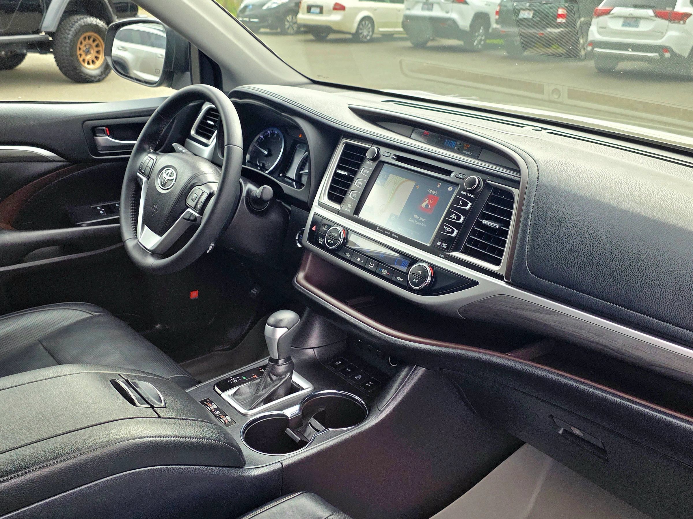 Used 2019 Toyota Highlander Limited AWD/4WD image 29