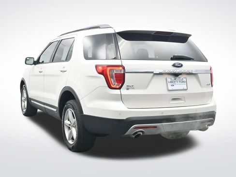 Used 2017 Ford Explorer XLT w/ Equipment Group 202A image 9