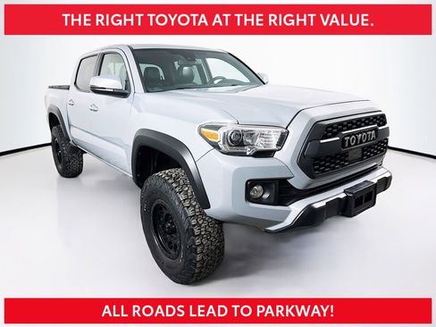 Used 2018 Toyota Tacoma TRD Off-Road image 1