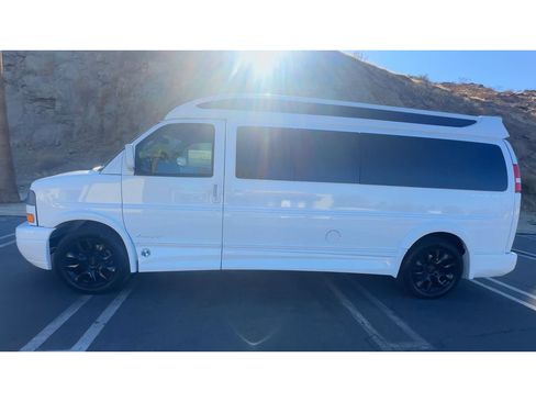 Used 2024 GMC Savana 2500 Extended w/ Driver Convenience Package RWD image 4