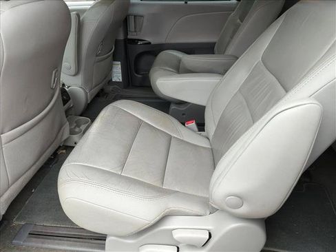 Used 2018 Toyota Sienna XLE AWD/4WD image 13