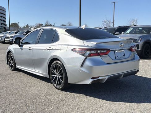 Used 2022 Toyota Camry SE image 3