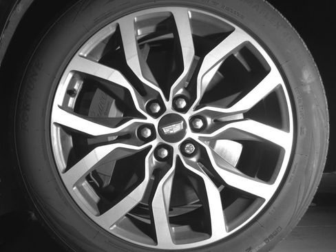 Certified 2025 Cadillac XT6 Sport w/ LPO, Floor Liner Package AWD/4WD image 9
