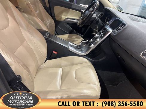 Used 2018 Volvo S60 T5 Inscription image 12