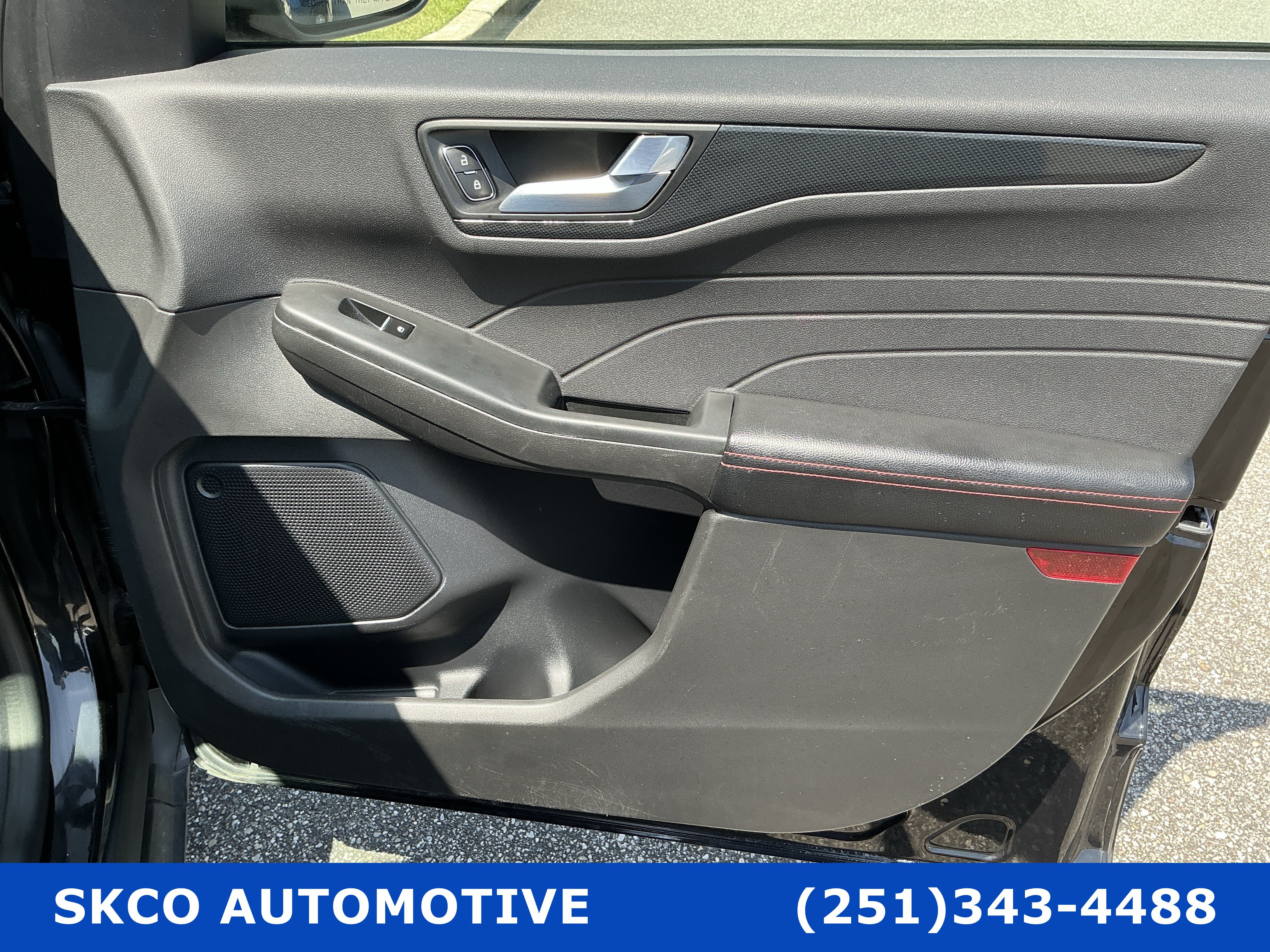 Used 2023 Ford Escape ST-Line FWD image 12