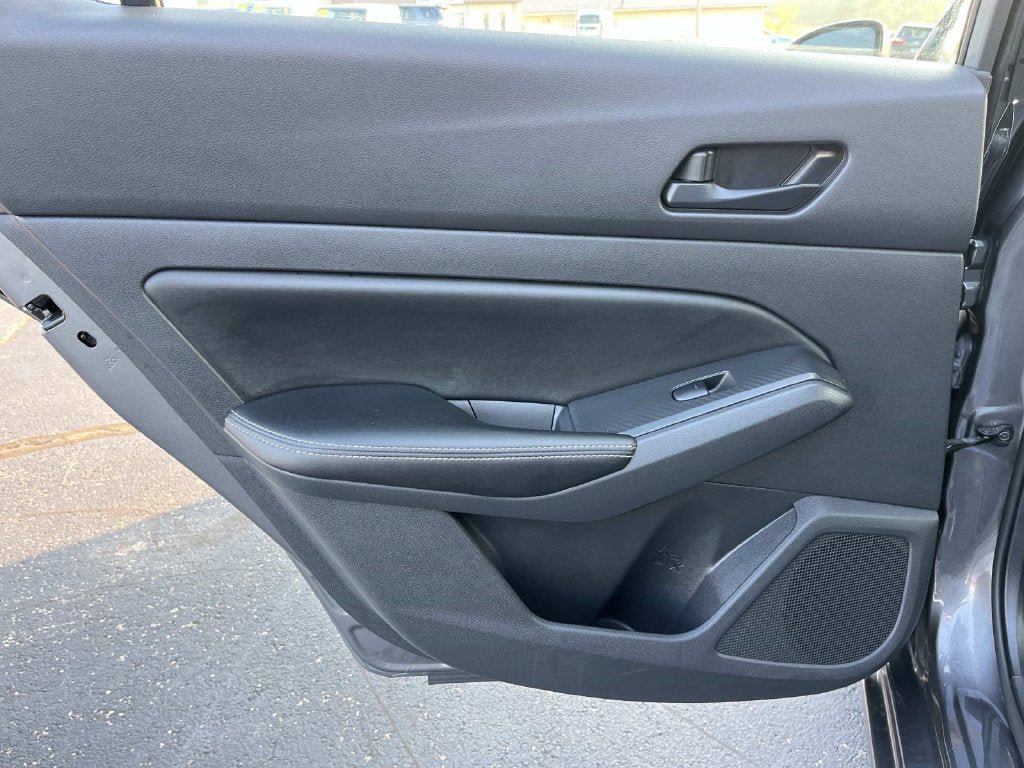 Used 2025 Nissan Altima 2.5 SV FWD image 17