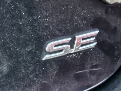 Used 2016 Toyota Camry SE image 9