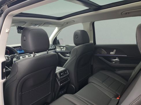Certified 2026 Mercedes-Benz GLS 450 4MATIC image 11