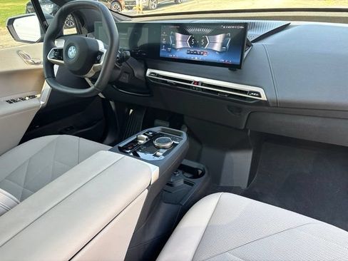 Certified 2025 BMW iX xDrive50 AWD/4WD image 30