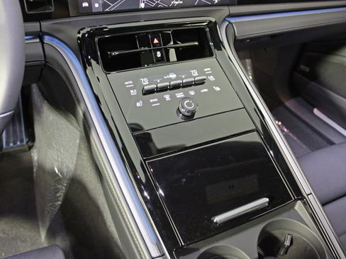 Used 2025 Porsche Panamera 4 image 30