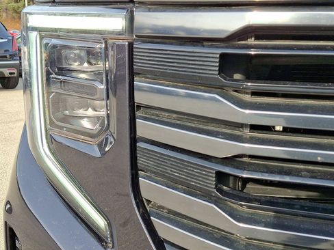 Certified 2022 GMC Sierra 1500 AT4 w/ AT4 Premium Package image 28