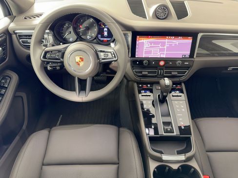 Certified 2026 Porsche Macan AWD/4WD image 27