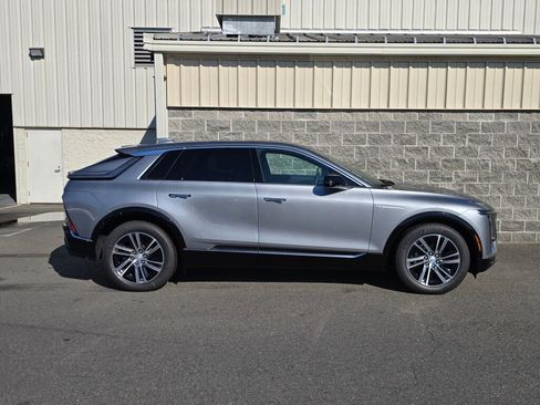 New 2026 Cadillac Lyriq Luxury image 9