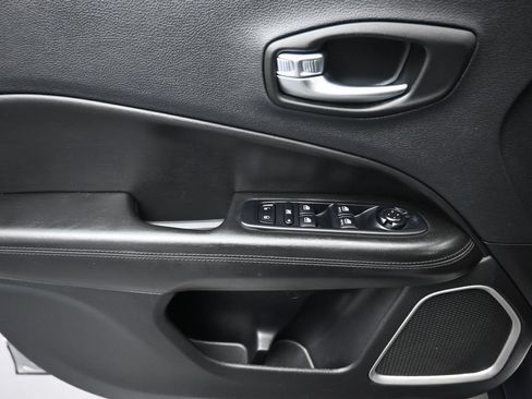 Used 2019 Jeep Compass Latitude AWD/4WD image 10