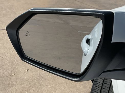 Used 2025 Hyundai Elantra SEL image 11