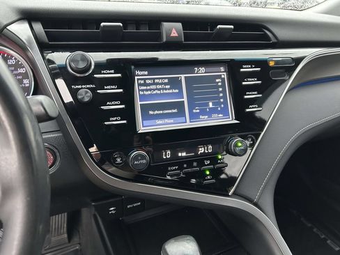 Used 2018 Toyota Camry XSE FWD image 23
