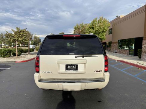 Used 2014 GMC Yukon Denali image 7