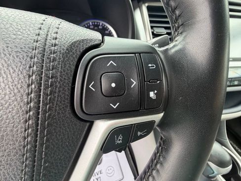 Used 2018 Toyota Highlander XLE AWD/4WD image 38