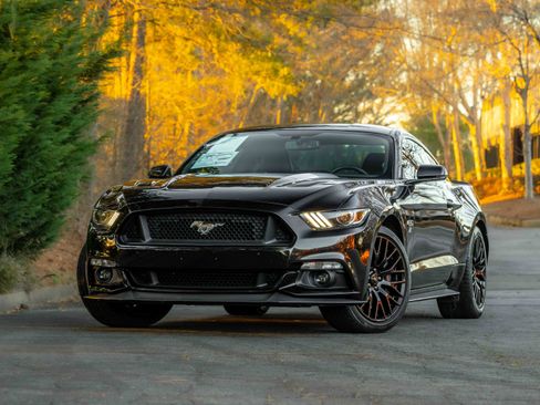 Used 2017 Ford Mustang GT Premium w/ GT Performance Package image 2