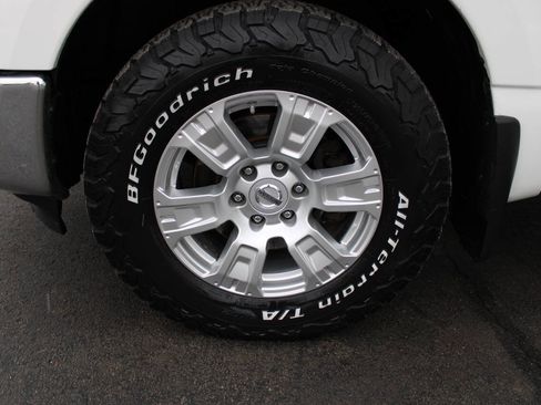 Used 2018 Nissan Titan SV image 12