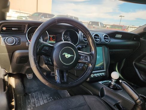 Used 2017 Ford Mustang Coupe image 9