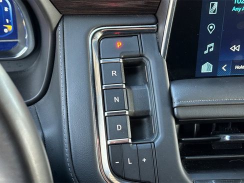 Used 2024 Chevrolet Suburban LT image 32