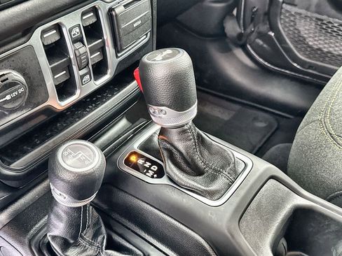 Used 2025 Jeep Wrangler Unlimited Sahara AWD/4WD image 22