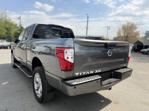 Used 2017 Nissan Titan SV image 8