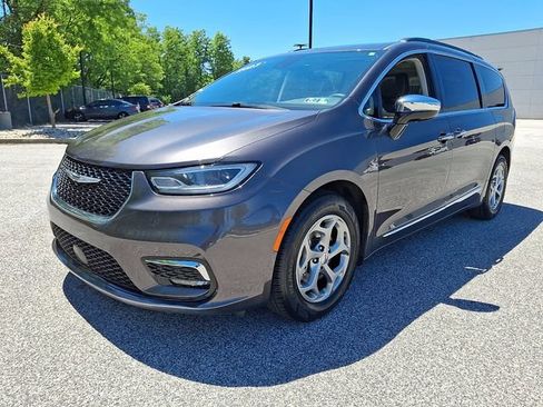 Used 2023 Chrysler Pacifica Limited FWD image 6