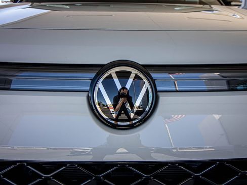 New 2026 Volkswagen Tiguan SE R-Line FWD image 8