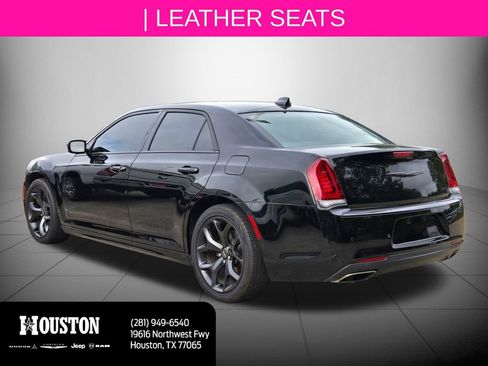 Used 2021 Chrysler 300 Touring L RWD image 5