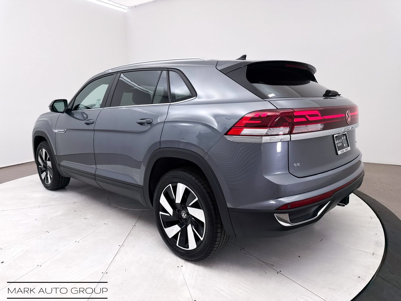 Used 2024 Volkswagen Atlas Cross Sport SE AWD/4WD image 13