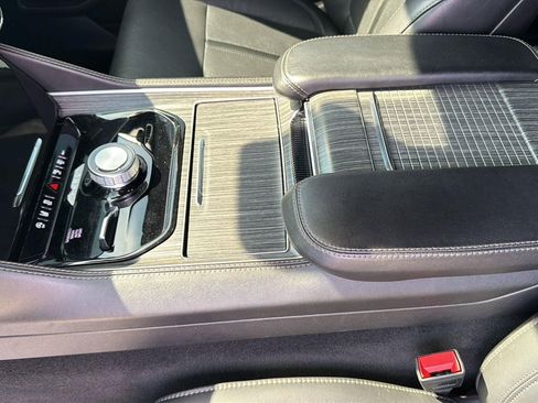 Used 2024 Jeep Wagoneer L Series II w/ Flexible Seating Group AWD/4WD image 15