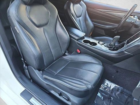 Used 2018 INFINITI Q60 2.0t w/ Moonroof Package RWD image 18