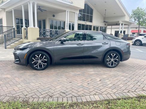 Used 2024 Toyota Crown image 2