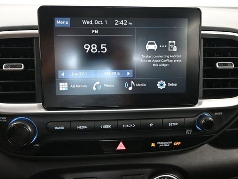 Certified 2025 Hyundai Venue SE image 28