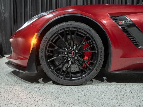Used 2015 Chevrolet Corvette Z06 w/ 3LZ Preferred Equipment Group RWD image 8
