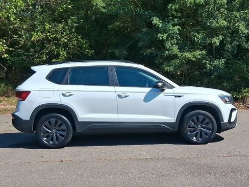Used 2022 Volkswagen Taos S FWD image 6