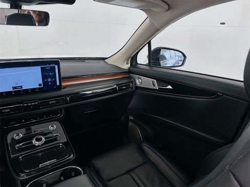 Used 2021 Lincoln Nautilus Reserve w/ Equipment Group 202A image 25