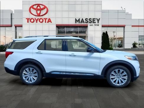 Used 2021 Ford Explorer Limited w/ Equipment Group 301A AWD/4WD image 2
