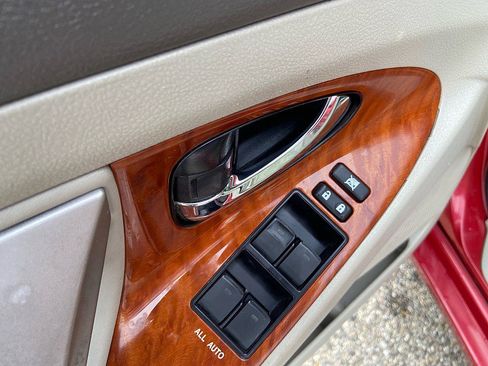 Used 2011 Toyota Camry XLE w/ XLE Extra-Value Pkg #2 image 9