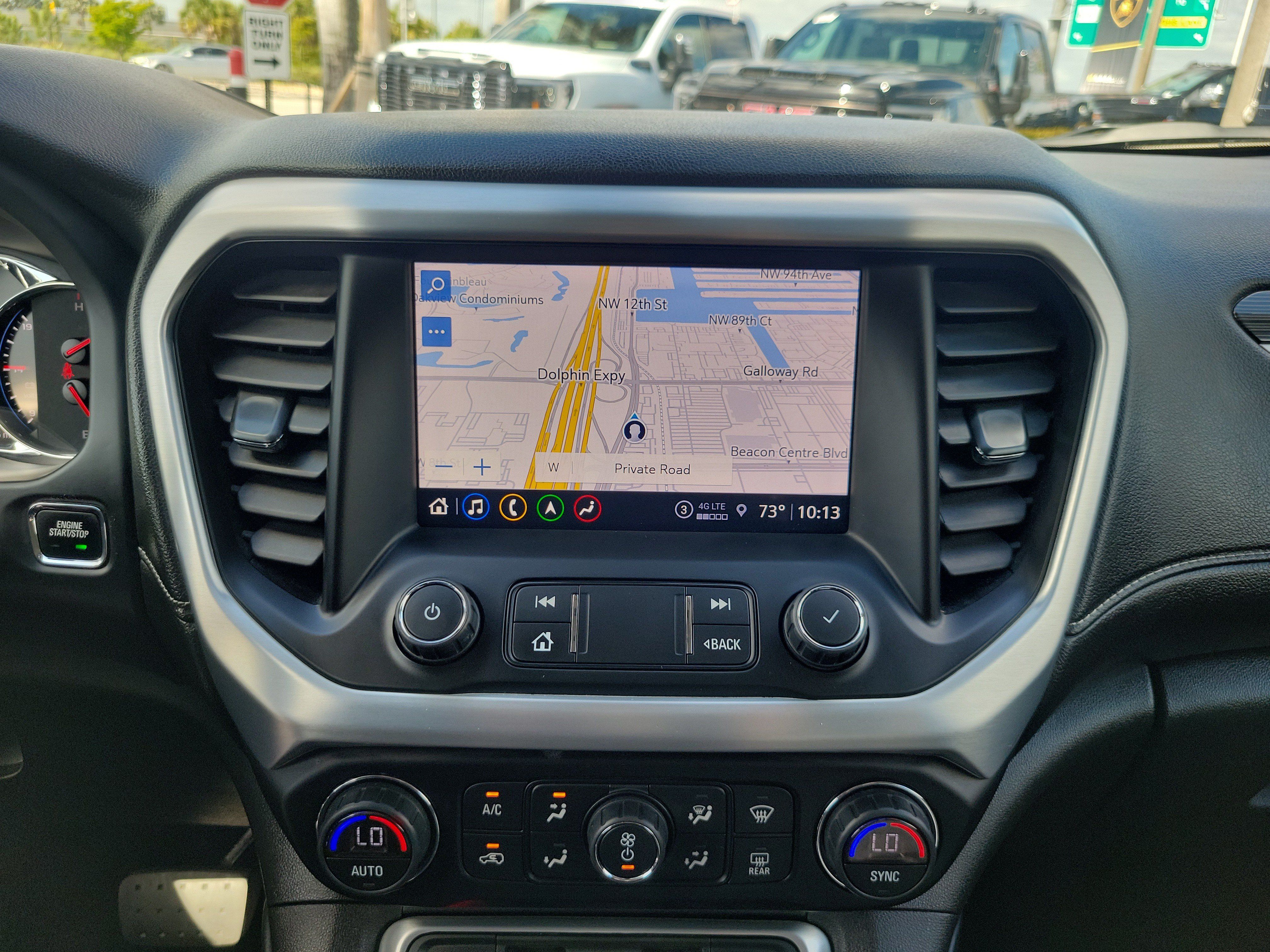 Used 2022 GMC Acadia SLT w/ Technology Package FWD image 10