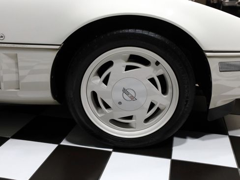 Used 1988 Chevrolet Corvette Coupe image 34