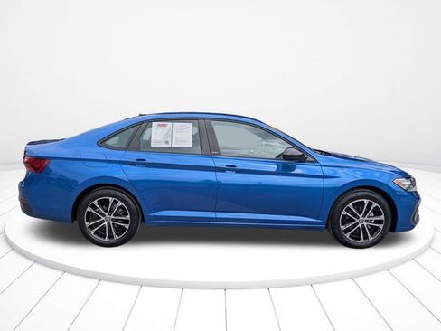 Used 2024 Volkswagen Jetta Sport FWD image 3